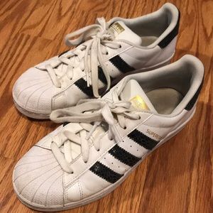 Adidas superstars!